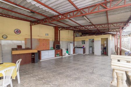 Casa à venda com 400m², 3 quartos e 8 vagas Casa à venda com 400m², 3 quartos e 8 vagasQuintal