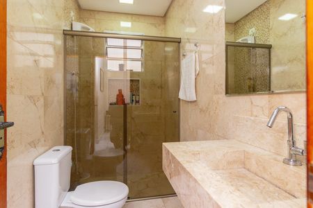 Casa à venda com 400m², 3 quartos e 8 vagas Casa à venda com 400m², 3 quartos e 8 vagasBanheiro Principal