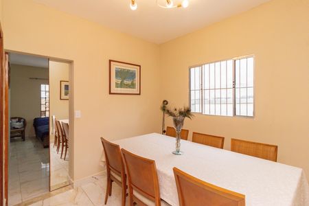 Casa à venda com 400m², 3 quartos e 8 vagas Casa à venda com 400m², 3 quartos e 8 vagasCopa