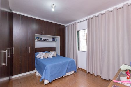 Casa à venda com 400m², 3 quartos e 8 vagas Casa à venda com 400m², 3 quartos e 8 vagasQuarto 2