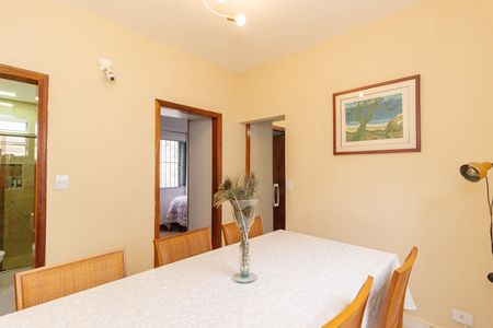 Casa à venda com 400m², 3 quartos e 8 vagas Casa à venda com 400m², 3 quartos e 8 vagasCopa