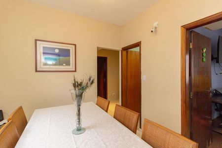 Casa à venda com 400m², 3 quartos e 8 vagas Casa à venda com 400m², 3 quartos e 8 vagasCopa