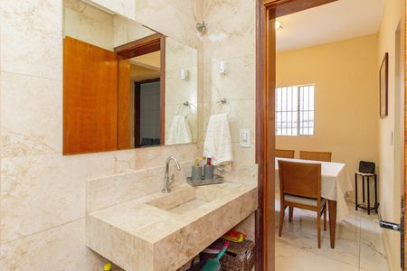 Casa à venda com 400m², 3 quartos e 8 vagas Casa à venda com 400m², 3 quartos e 8 vagasBanheiro Principal