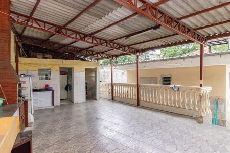 Casa à venda com 400m², 3 quartos e 8 vagas Casa à venda com 400m², 3 quartos e 8 vagasQuintal