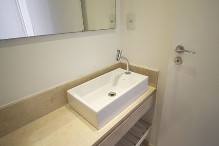 Lavabo de apartamento para alugar com 1 quarto, 62m² em Itaim Bibi, São Paulo