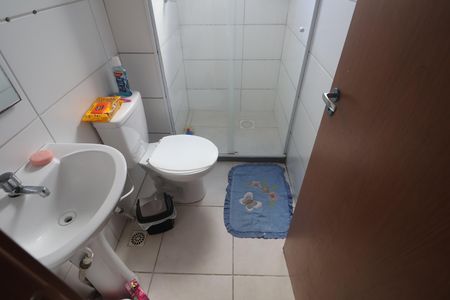 Banheiro de apartamento à venda com 2 quartos, 47m² em Olaria, Canoas