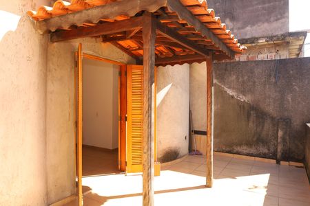 Varanda de casa para alugar com 3 quartos, 132m² em Jardim das Oliveiras, São Paulo