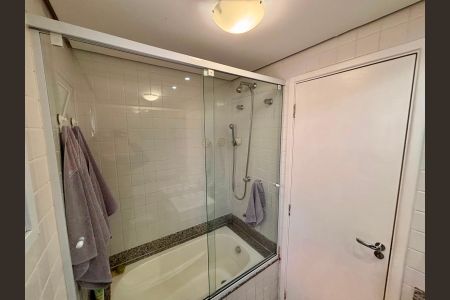 Apartamento à venda com 71m², 2 quartos e 2 vagas Apartamento à venda com 71m², 2 quartos e 2 vagasBanheiro social