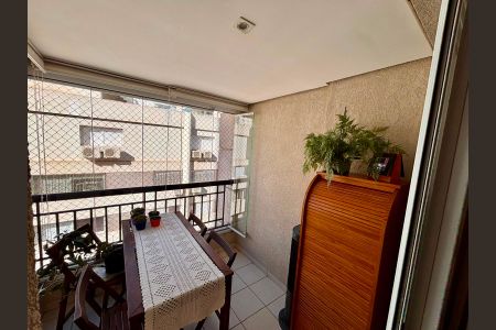 Apartamento à venda com 71m², 2 quartos e 2 vagas Apartamento à venda com 71m², 2 quartos e 2 vagasVaranda da Sala