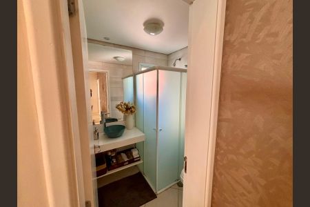 Apartamento à venda com 71m², 2 quartos e 2 vagas Apartamento à venda com 71m², 2 quartos e 2 vagasBanheiro da Suíte