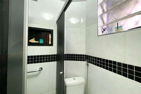 Banheiro de apartamento à venda com 3 quartos, 57m² em Sagrada Família, Belo Horizonte