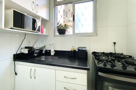 Cozinha de apartamento à venda com 3 quartos, 57m² em Sagrada Família, Belo Horizonte