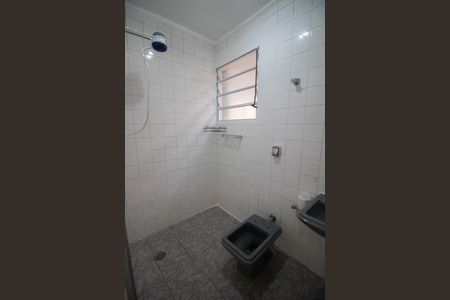 Banheiro social de casa à venda com 2 quartos, 150m² em Jardim Carlu, São Paulo