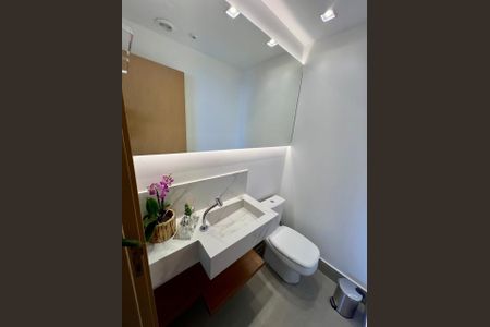 Banheiro de apartamento à venda com 3 quartos, 97m² em Setor Bueno, Goiânia