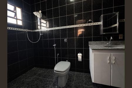 Banheiro 2 de casa à venda com 3 quartos, 360m² em São Joaquim, Contagem