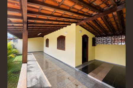 Casa à venda com 360m², 3 quartos e 2 vagas Casa à venda com 360m², 3 quartos e 2 vagascomodo