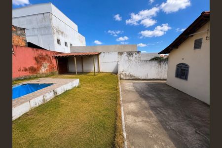 Garagem de casa à venda com 3 quartos, 360m² em São Joaquim, Contagem