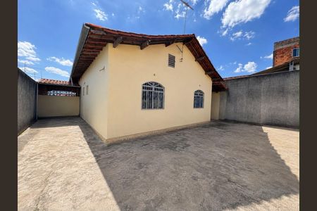 Casa à venda com 360m², 3 quartos e 2 vagas Casa à venda com 360m², 3 quartos e 2 vagascomodo