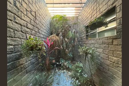 Casa à venda com 3 quartos, 250m² em Jardim Santa Mena, Guarulhos