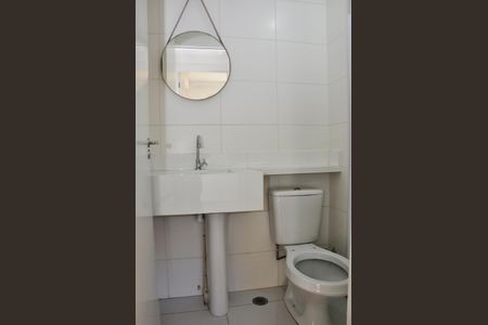 Apartamento para alugar com 32m², 2 quartos e sem vaga Apartamento para alugar com 32m², 2 quartos e sem vagaDetalhe - Banheiro Social