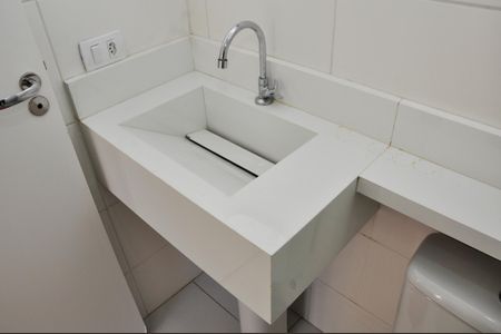 Apartamento para alugar com 32m², 2 quartos e sem vaga Apartamento para alugar com 32m², 2 quartos e sem vagaDetalhe - Banheiro Social