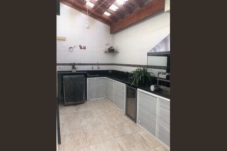 Casa à venda com 3 quartos, 250m² em Vila Rosalia, Guarulhos