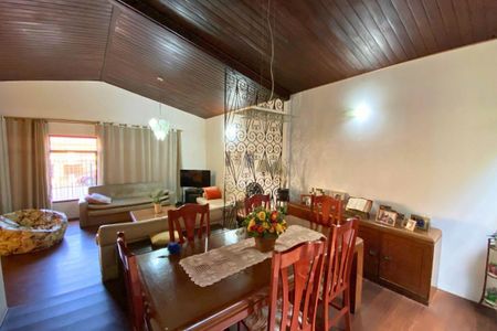 Casa à venda com 3 quartos, 250m² em Jardim Santa Mena, Guarulhos