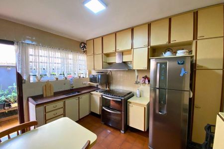 Casa à venda com 3 quartos, 250m² em Jardim Santa Mena, Guarulhos