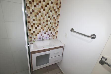 Apartamento para alugar com 65m², 2 quartos e sem vagaBanheiro