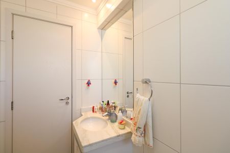 Apartamento à venda com 62m², 2 quartos e 3 vagas Apartamento à venda com 62m², 2 quartos e 3 vagasBanheiro da Suíte