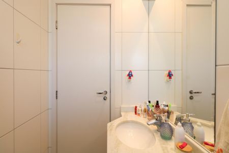 Apartamento à venda com 62m², 2 quartos e 3 vagas Apartamento à venda com 62m², 2 quartos e 3 vagasBanheiro da Suíte
