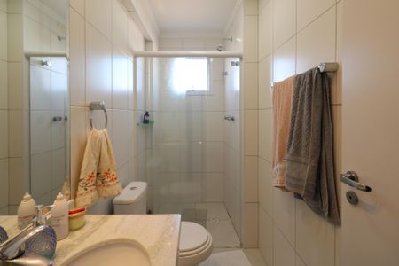 Apartamento à venda com 62m², 2 quartos e 3 vagas Apartamento à venda com 62m², 2 quartos e 3 vagasBanheiro da Suíte