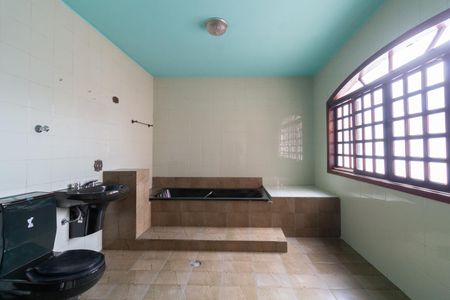 Casa para alugar com 251m², 3 quartos e 3 vagasBanheiro 1