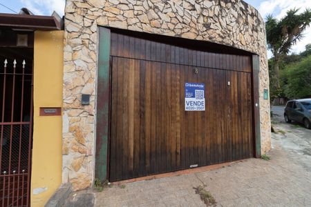 Casa para alugar com 251m², 3 quartos e 3 vagasFachada