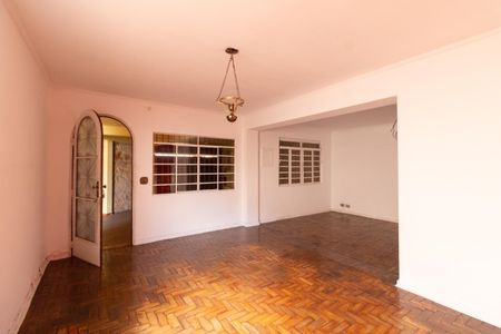 Casa para alugar com 251m², 3 quartos e 3 vagasSala