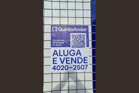 Casa para alugar com 400m², 2 quartos e 2 vagas Casa para alugar com 400m², 2 quartos e 2 vagasAdesivo Grande