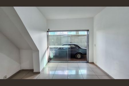 Sala de casa para alugar com 2 quartos, 400m² em Colégio, Rio de Janeiro