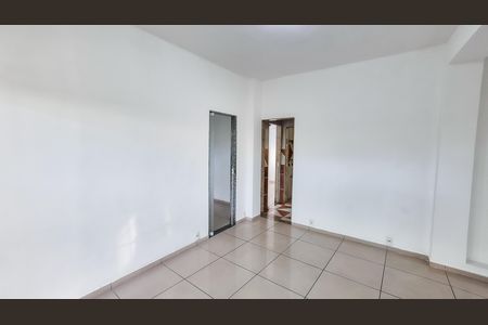 Casa para alugar com 400m², 2 quartos e 2 vagas Casa para alugar com 400m², 2 quartos e 2 vagasSala