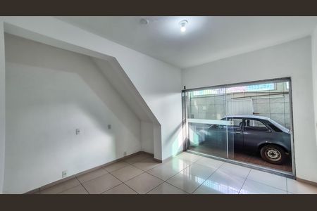 Casa para alugar com 400m², 2 quartos e 2 vagas Casa para alugar com 400m², 2 quartos e 2 vagasSala