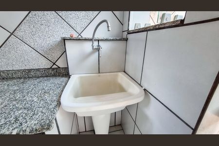 Área de Serviço de casa para alugar com 2 quartos, 400m² em Colégio, Rio de Janeiro