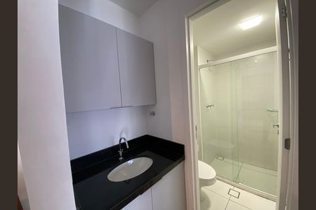 Banheiro de apartamento para alugar com 1 quarto, 49m² em Vila Sonia, São Paulo