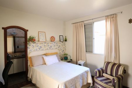 Apartamento à venda com 221m², 4 quartos e 4 vagasSuíte 1