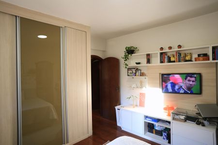 Apartamento à venda com 221m², 4 quartos e 4 vagasSuíte 1