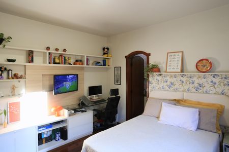Apartamento à venda com 221m², 4 quartos e 4 vagasSuíte 1