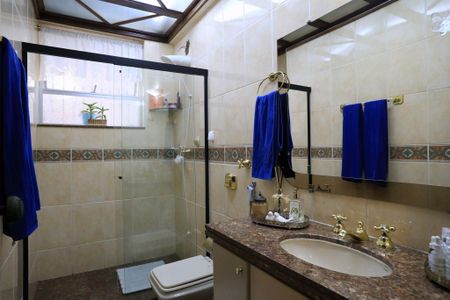 Apartamento à venda com 221m², 4 quartos e 4 vagasBanheiro