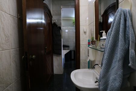 Apartamento à venda com 221m², 4 quartos e 4 vagasBanheiro de serviço