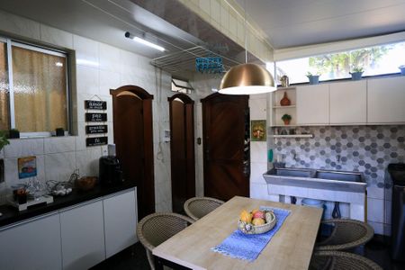Apartamento à venda com 221m², 4 quartos e 4 vagasÁrea de Serviço
