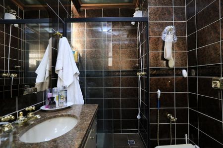 Apartamento à venda com 221m², 4 quartos e 4 vagasBanheiro da Suíte