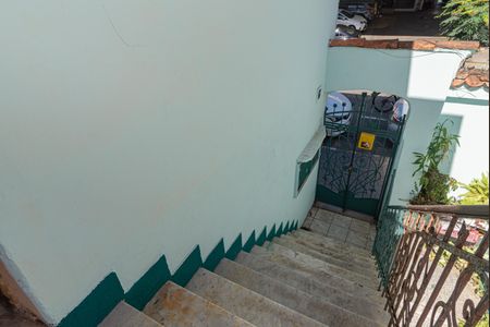 Casa para alugar com 150m², 2 quartos e sem vagaEscada