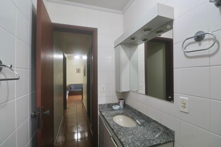 Banheiro Social de apartamento para alugar com 2 quartos, 70m² em Jardim Sao Miguel, Guarujá